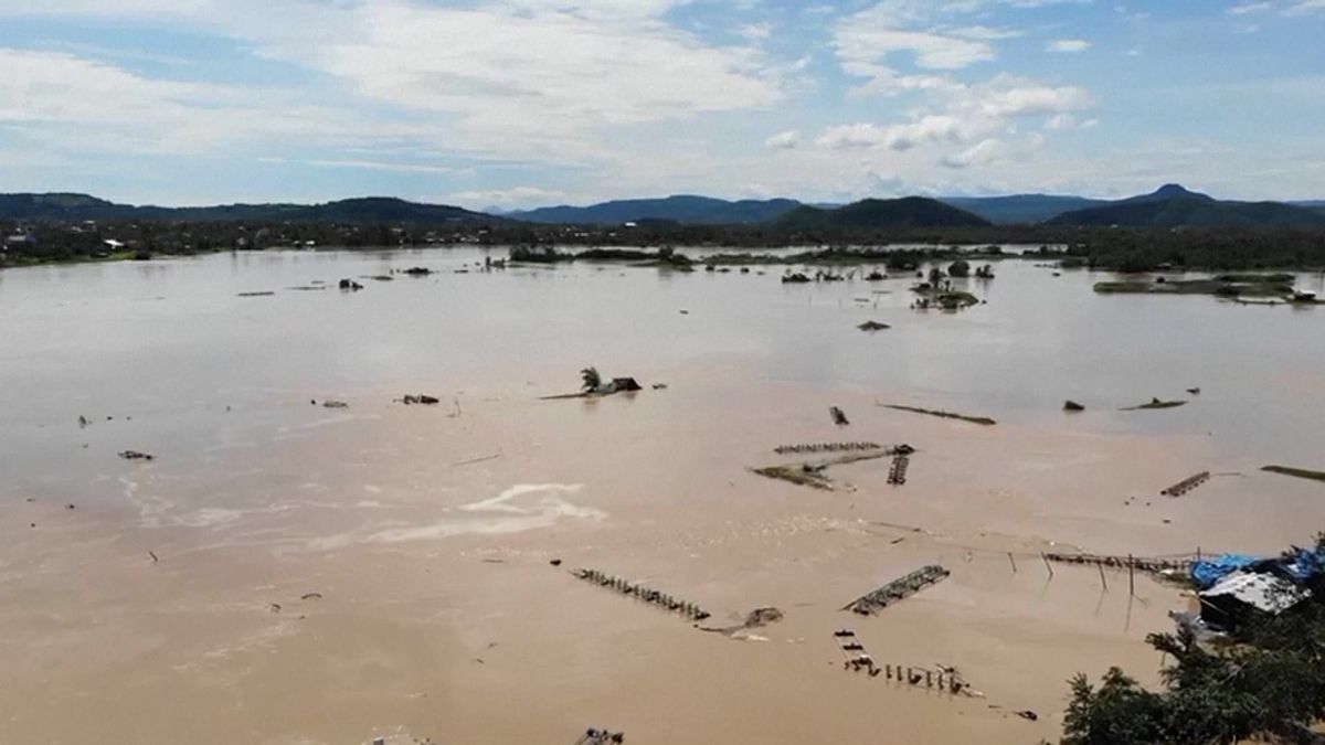 Video: Tajfun Kalmaegi zpustošil Vietnam. Vyvracel stromy a trhal střechy